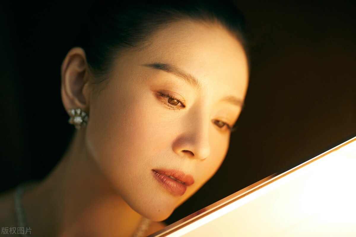 娱乐圈出轨的男人_明星出轨被偷拍没拉窗帘_娱乐圈忘记拉窗帘出轨事件