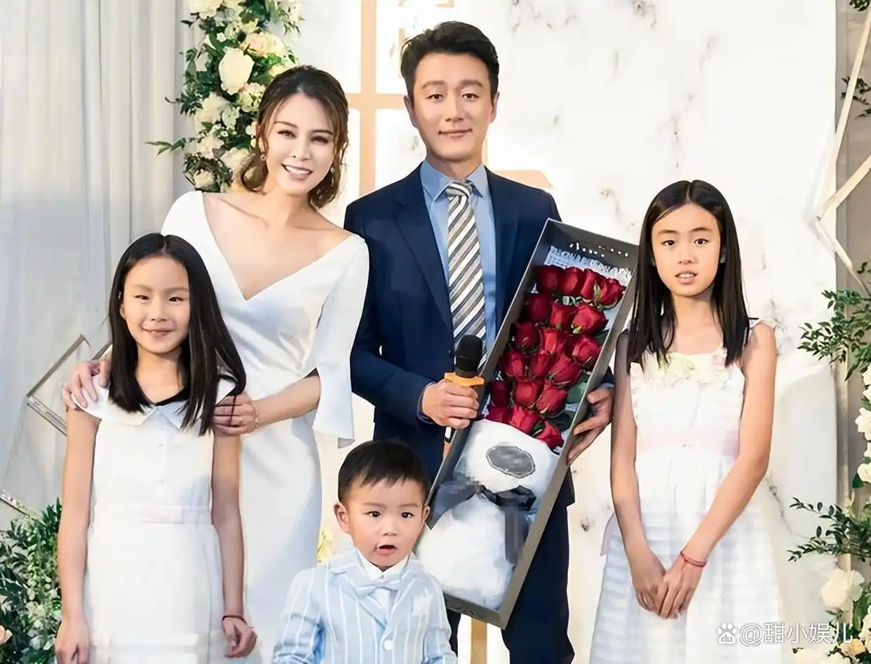 陆毅鲍蕾爱情故事_娱乐圈夫妻有哪些照片_陆毅鲍蕾婚礼