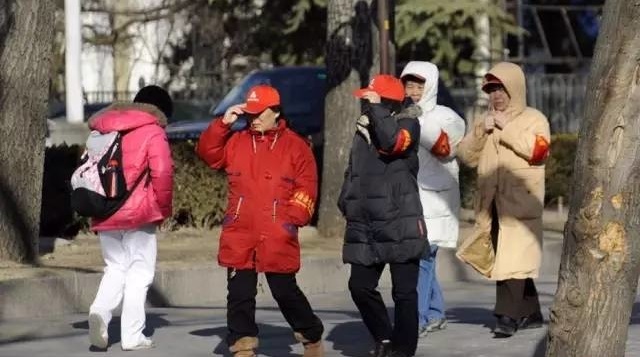 类似51吃瓜热心的朝阳群众的网站,_朝阳群众真实身份揭秘_朝阳群众举报明星违法