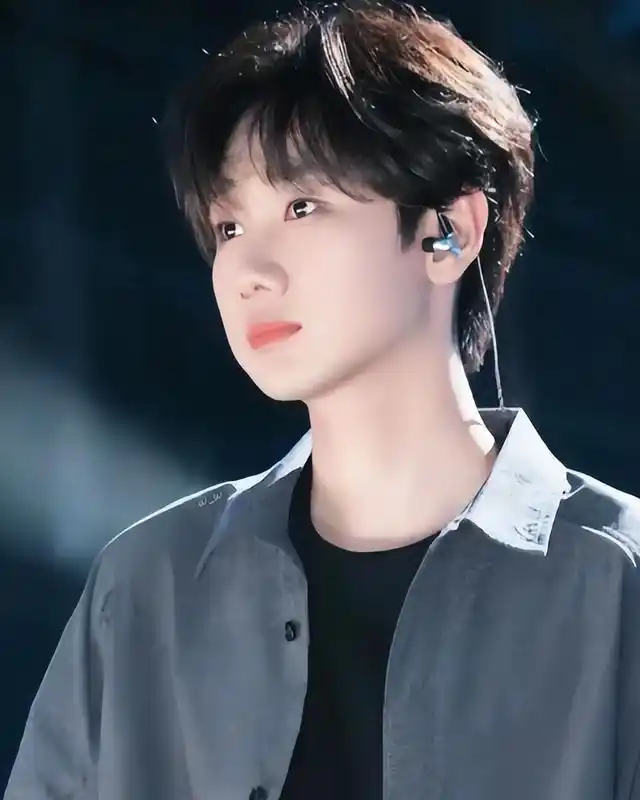 热点娱乐明星网红,_娱乐圈私德失范_顶流光环私德争议